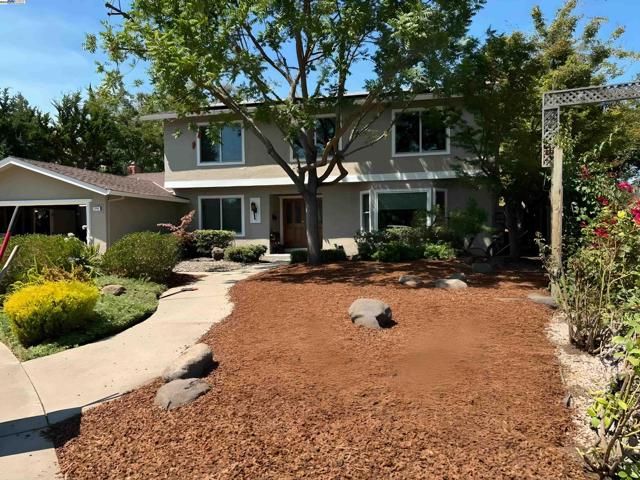 1742 Beachwood Way, Pleasanton CA: https://media.crmls.org/mediaz/7c3f45e9-7c9f-450e-9212-f1b9f0b703f9.jpg