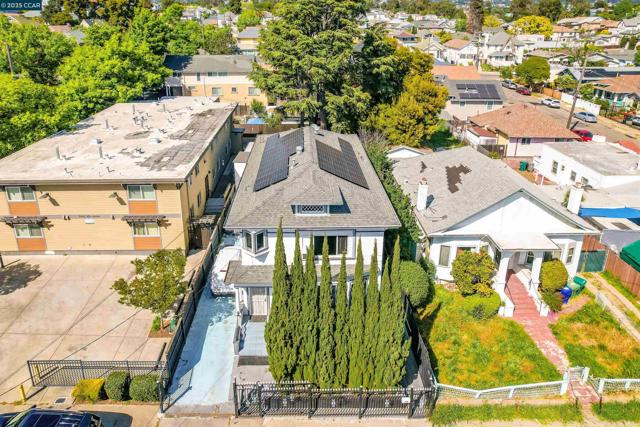 2510 E 21st ST, Oakland CA: https://media.crmls.org/mediaz/7c405d55-401c-4bf6-9210-1cafc58a8631.jpg