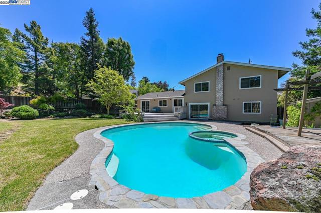 351 Castenada Ct, Danville CA: https://media.crmls.org/mediaz/7c409b62-cfa9-41bd-8ef4-8f638d0ae9c8.jpg