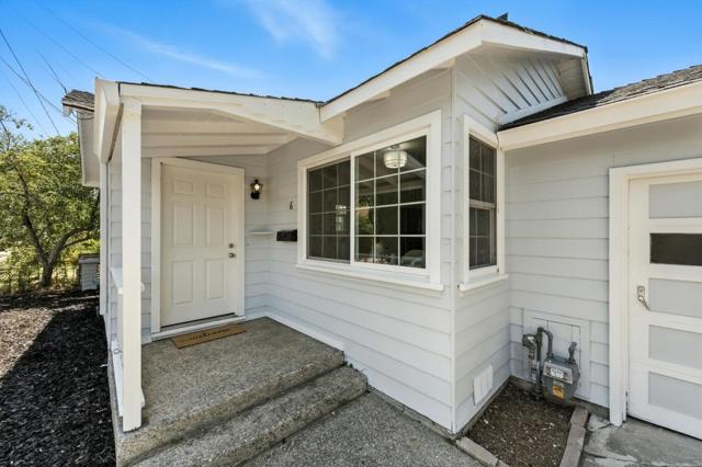 6 Clinton Court, Redwood City CA: https://media.crmls.org/mediaz/7c40eafe-e5fc-41a9-9d81-1707d7967a90.jpg