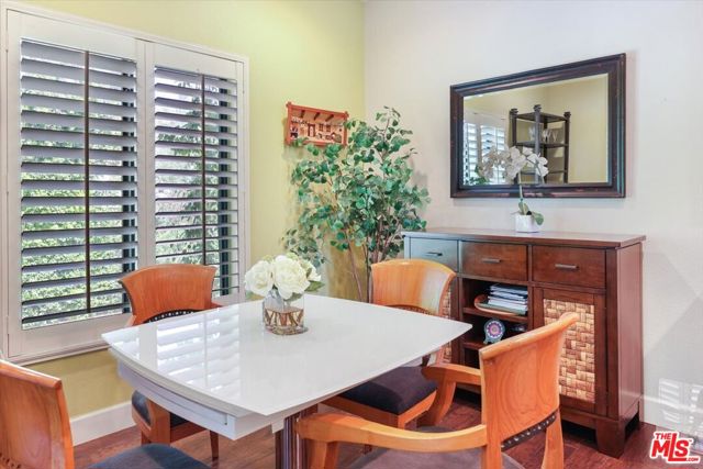 208 Villorrio Drive, Palm Springs CA: https://media.crmls.org/mediaz/7c414b39-681d-445d-91f9-337242442646.jpg