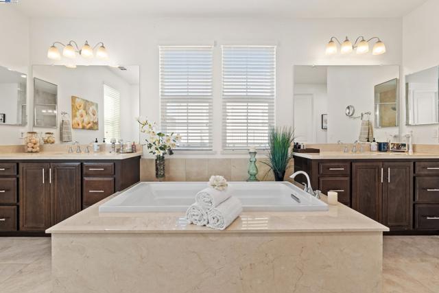 4440 Pine Mountain Way, Dublin CA: https://media.crmls.org/mediaz/7c417e94-778c-4b7d-bdf1-21e2399156e2.jpg