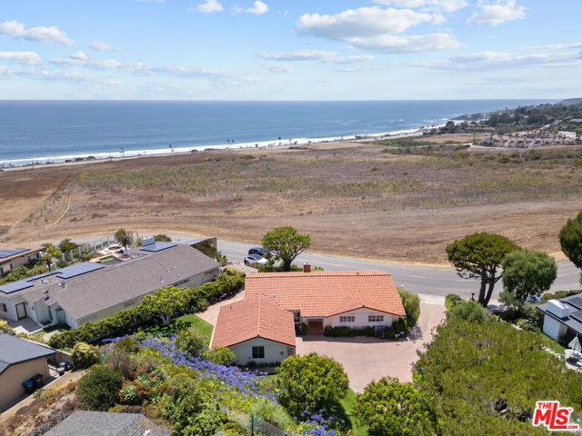 6236 Trancas Canyon Road, Malibu CA: https://media.crmls.org/mediaz/7c41ae9a-6fe8-4c2f-ba7f-c215ba552edb.jpg