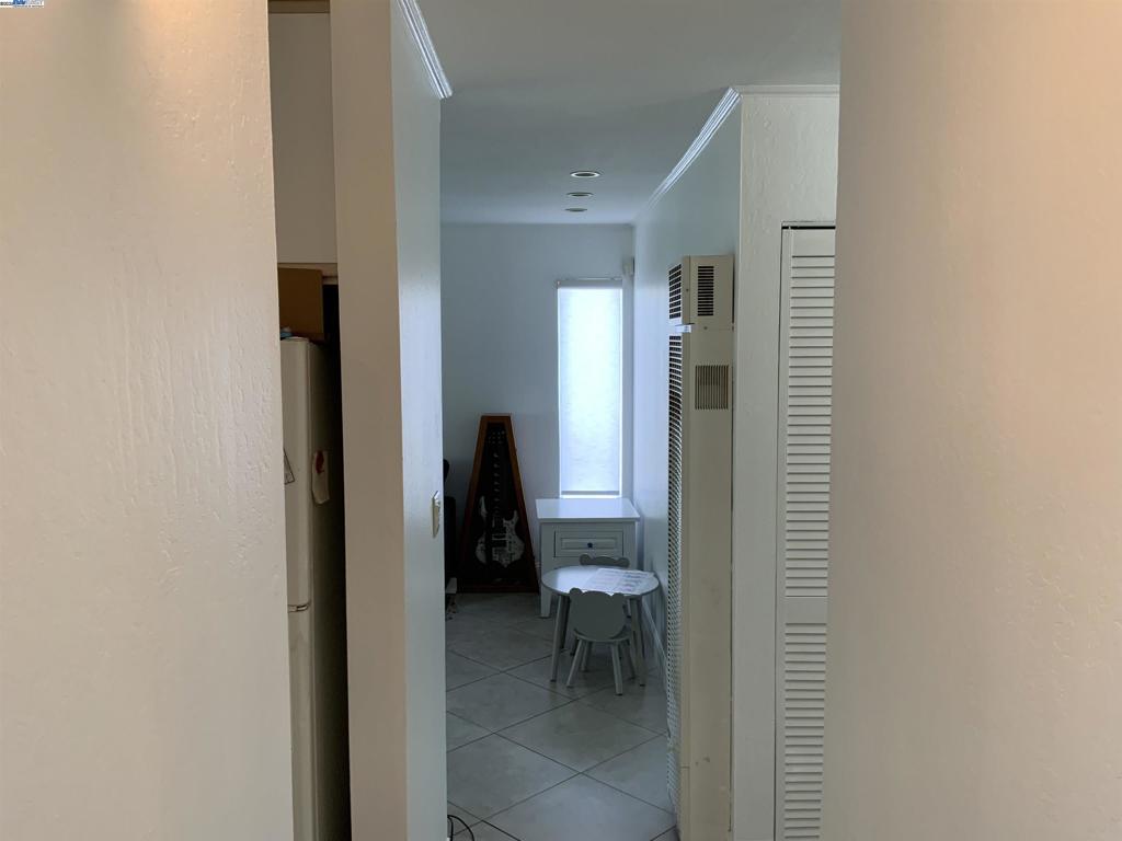 https://media.crmls.org/mediaz/7c41d9e9-ebcb-4366-b7a0-e1120c384291.jpg?preset=X-Large