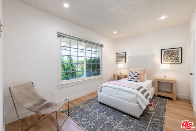 16331 Tudor Drive, Encino CA: https://media.crmls.org/mediaz/7c4203e4-2216-4f95-8349-f0cb310ffe8c.jpg