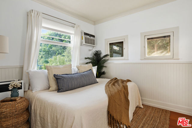 919 Venezia Avenue, Venice CA: https://media.crmls.org/mediaz/7c423556-26c4-4ad4-a388-56511e797827.jpg