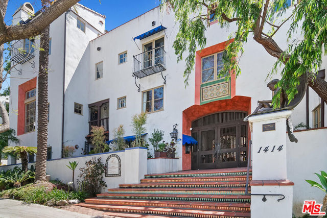 1414 N Harper Avenue, West Hollywood CA: https://media.crmls.org/mediaz/7c429a8b-5ffa-482d-95c4-4ca5e285415b.jpg