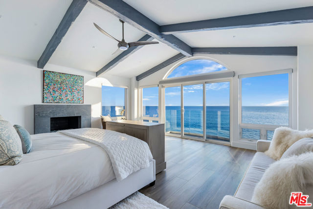 27336 Pacific Coast Highway, Malibu CA: https://media.crmls.org/mediaz/7c42b4b3-06be-4d10-8685-d5089bdc47a2.jpg