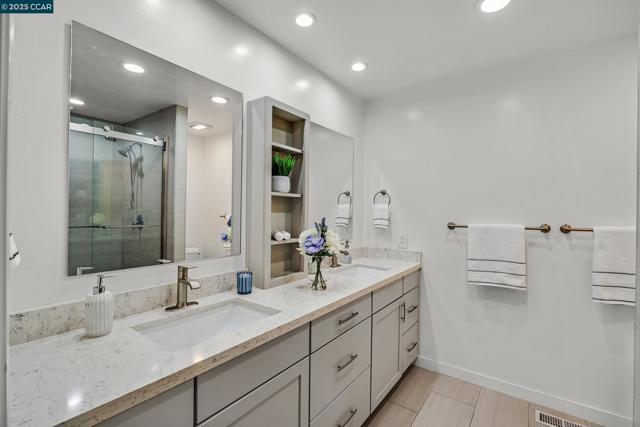 14 Saint Louis Ln, Pleasant Hill CA: https://media.crmls.org/mediaz/7c431f10-9d95-4796-a3ea-26a5b40b0738.jpg