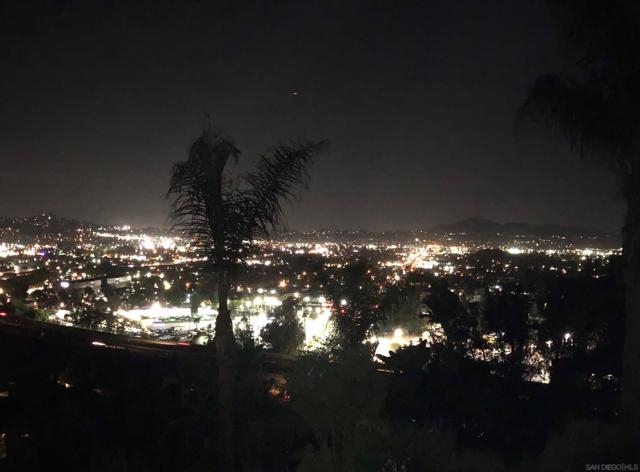 1712 Horizon Heights Cir, El Cajon CA: https://media.crmls.org/mediaz/7c435e19-b2a7-42fe-8a0d-498f245190e5.jpg