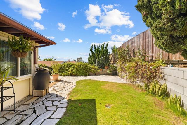 3560 Santa Maria Street, Oceanside CA: https://media.crmls.org/mediaz/7c43931c-1ce5-4c70-914f-0c23a4dd4187.jpg