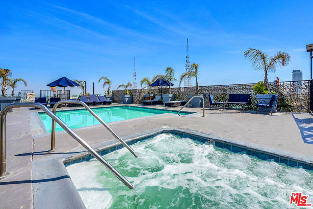 312 W 5th Street, Los Angeles CA: https://media.crmls.org/mediaz/7c43d49c-a591-49b8-9d9f-3103aebcc379.jpg