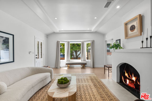 10531 Woodbridge Street, Toluca Lake CA: https://media.crmls.org/mediaz/7c43e411-b01c-4796-853d-6cfcebaf5046.jpg