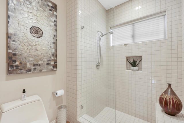 41800 Jones Drive, Palm Desert CA: https://media.crmls.org/mediaz/7c453e39-a47e-4f9e-abd6-efc3ca86fc09.jpg
