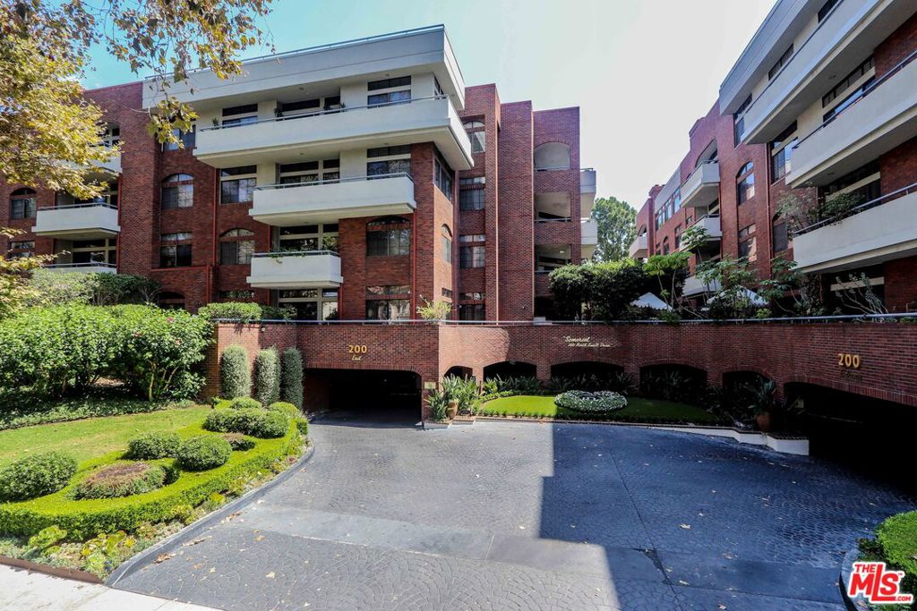 200 N Swall Drive #462
