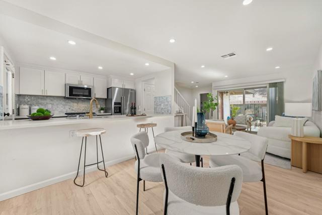 220 Red Oak Drive, Sunnyvale CA: https://media.crmls.org/mediaz/7c463897-7679-413f-b70b-0d97b2919fdb.jpg