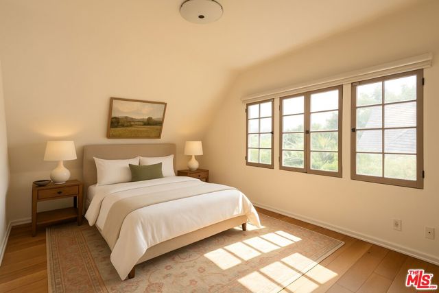 3756 Effingham Place, Los Angeles CA: https://media.crmls.org/mediaz/7c468a26-595c-41f2-a92a-fe18e8c83772.jpg