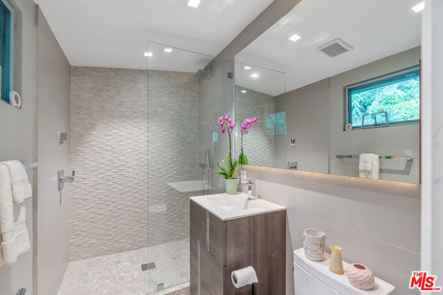 8581 Appian Way, Los Angeles CA: https://media.crmls.org/mediaz/7c470334-c319-48c8-8721-43e7ee750b48.jpg