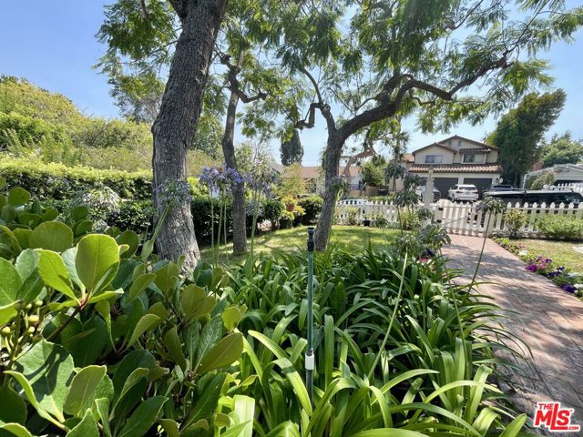 3230 Kelton Avenue, Los Angeles CA: https://media.crmls.org/mediaz/7c4714e3-4fbd-41db-9a97-b52df5f48fcb.jpg