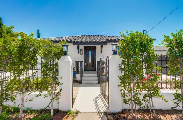 1303 Center Ave, Oceanside CA: https://media.crmls.org/mediaz/7c472a42-618c-48ee-a7dc-7c6ed4917e3e.jpg
