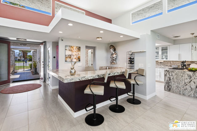 1566 Cabildo Circle, Palm Springs, CA 92264