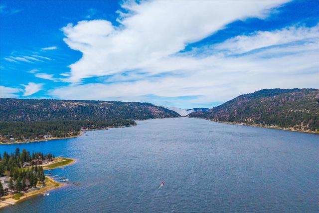 39656 Forest Road, Big Bear CA: https://media.crmls.org/mediaz/7c477e43-bd71-4677-8242-ffb195c03d67.jpg