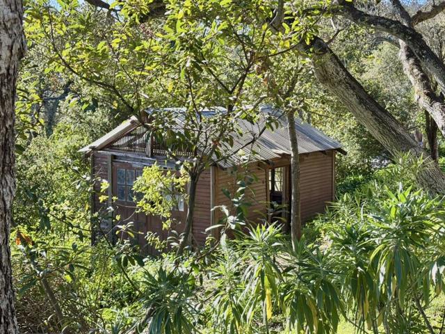 102 Santa Maria Avenue, Portola Valley CA: https://media.crmls.org/mediaz/7c47f9c3-99a4-49df-9a7c-804845acb24a.jpg