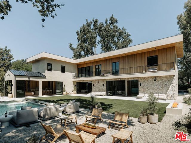 23346 Collins Street, Woodland Hills CA: https://media.crmls.org/mediaz/7c48070c-814c-4ae4-89a2-6ed75bfdf79e.jpg