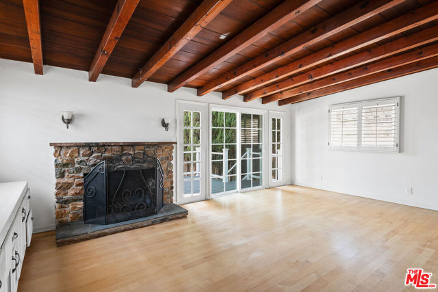 5572 Bradna Drive, Los Angeles CA: https://media.crmls.org/mediaz/7c4807e9-8760-41f4-8897-5ee2d794ddce.jpg