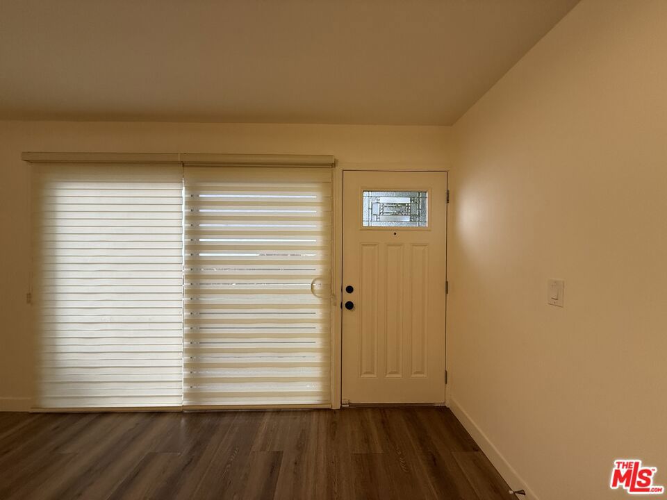 https://media.crmls.org/mediaz/7c4813b7-3d63-4984-87ff-c91b207c40a3.jpg?preset=X-Large