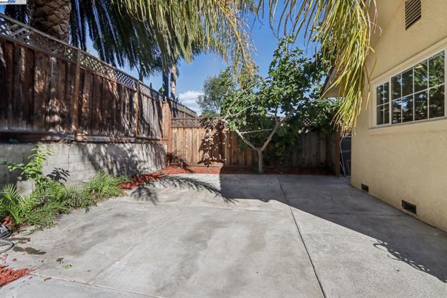35120 Cardiff Street, Newark CA: https://media.crmls.org/mediaz/7c486da4-8a1b-49d9-b9ca-6f54b38dbb74.jpg