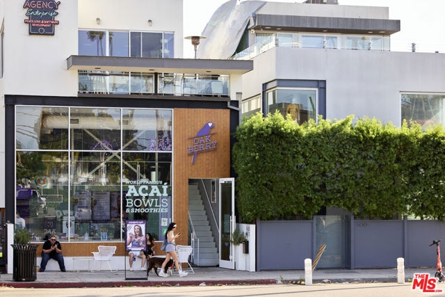 Grab lunch on Abbot Kinney after your Nexus Retreat tour.