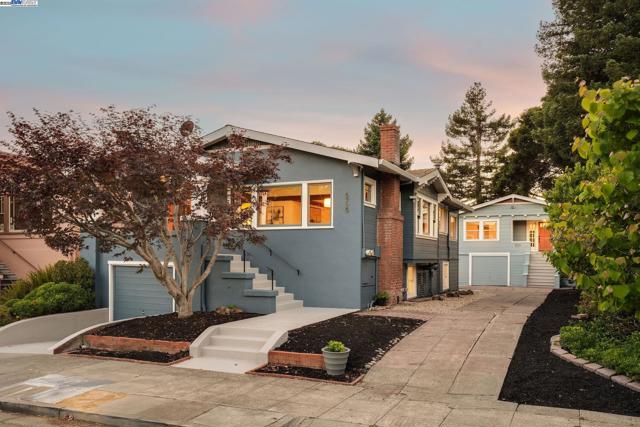 5731 Hermann St, Oakland CA: https://media.crmls.org/mediaz/7c4a01e8-0f89-461d-a4e6-b2db0fd25cb9.jpg