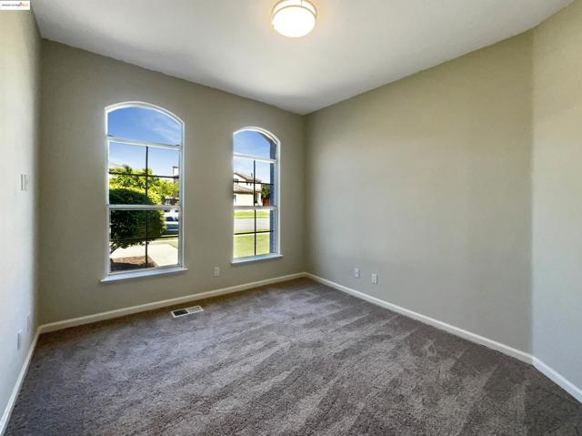 5214 Pavilion Ct, Fairfield CA: https://media.crmls.org/mediaz/7c4a3272-cdaa-4a85-b78b-6245a67a54ca.jpg