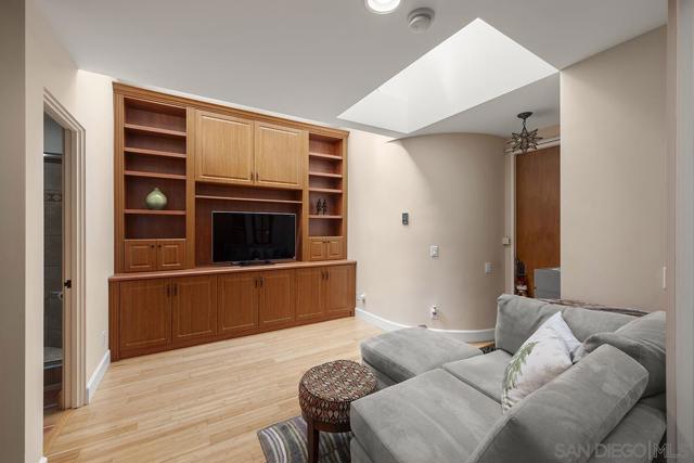 356 Prospect Street, La Jolla CA: https://media.crmls.org/mediaz/7c4a6bc9-b0b9-4da4-a047-8d15e0cb7370.jpg