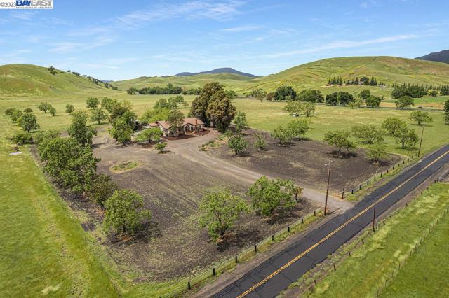 8100 Carneal Rd, Livermore, California 94551, 3 Bedrooms Bedrooms, ,1 BathroomBathrooms,Single Family Residence,For Sale,Carneal Rd,41043078