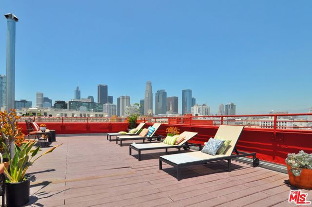 315 E 8th Street, Los Angeles CA: https://media.crmls.org/mediaz/7c4a9adb-1f41-4f0d-b9cd-9c75576a0942.jpg