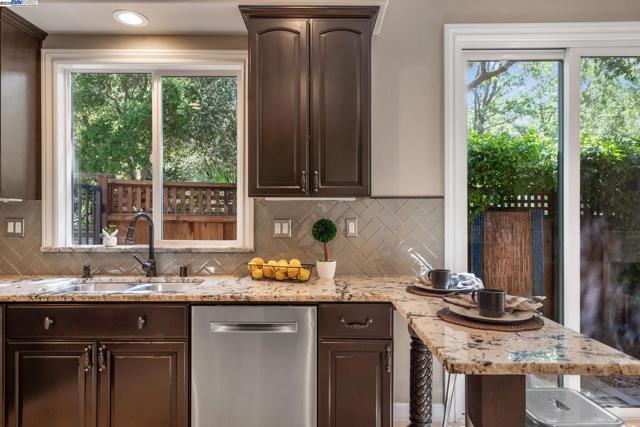 5989 Hillbrook Pl, Dublin CA: https://media.crmls.org/mediaz/7c4ab7e2-aecb-429d-b4d0-fb1d8a8a3c14.jpg