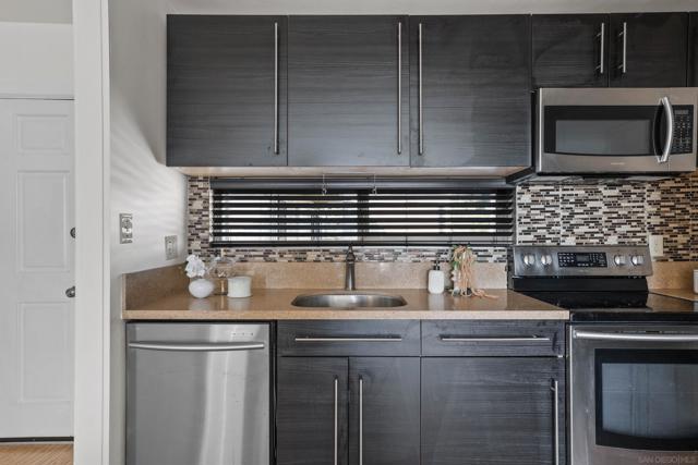 2266 Grand Ave, San Diego CA: https://media.crmls.org/mediaz/7c4ada19-ef67-4629-9d94-66022f1cfa99.jpg