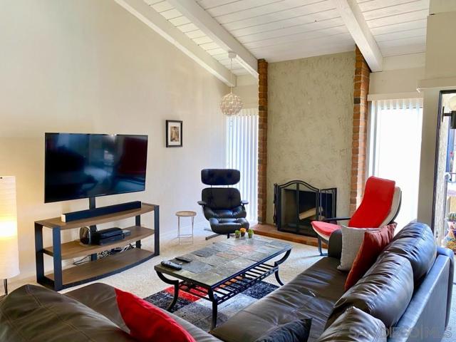 1905 Alga Rd, Carlsbad CA: https://media.crmls.org/mediaz/7c4adbfc-a091-4fd2-a9f5-71538d3b8e87.jpg