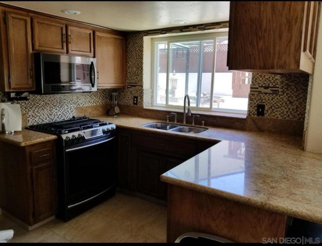 2185 Gibraltar Glen, Escondido CA: https://media.crmls.org/mediaz/7c4b28df-6308-408a-8216-57ba29035d92.jpg