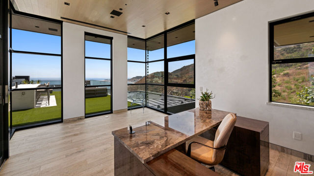 5012 Carbon Beach Terrace, Malibu CA: https://media.crmls.org/mediaz/7c4bf6c6-e99c-4e7e-a229-9ad7116f1d85.jpg