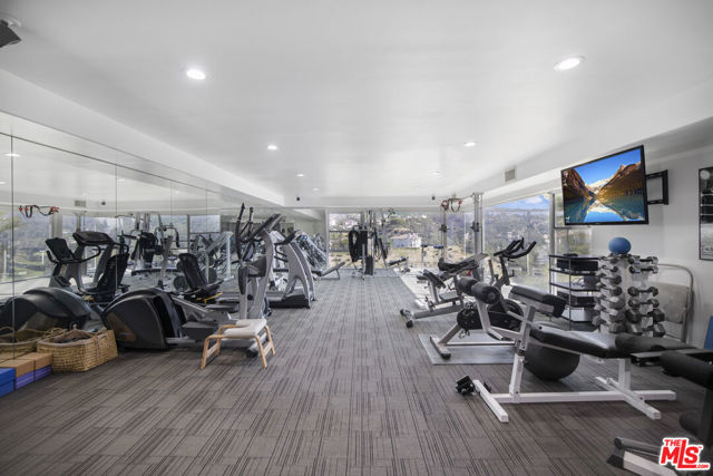 4001 Clarinda Drive, Tarzana CA: https://media.crmls.org/mediaz/7c4c27b6-2e92-4c07-8f7e-49969fa3afe4.jpg