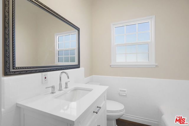 228 S REEVES Drive, Beverly Hills CA: https://media.crmls.org/mediaz/7c4ccbc6-b174-435f-82c5-dafcd4d3b86b.jpg