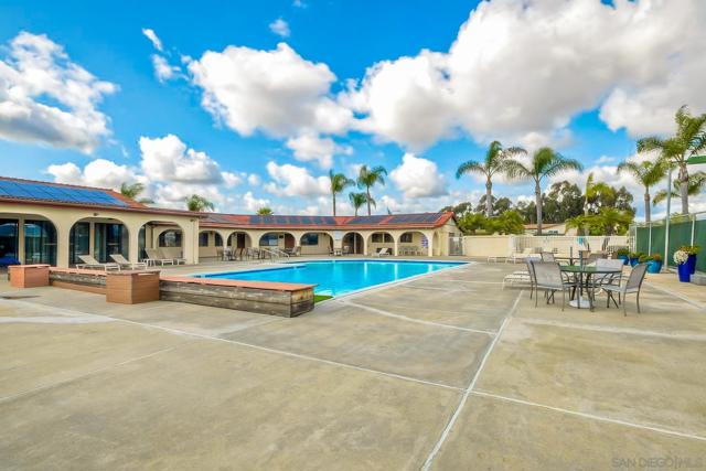 628 Via Santa Paulo, Vista CA: https://media.crmls.org/mediaz/7c4cd6e4-3092-4f74-8594-baf65a2a70c7.jpg