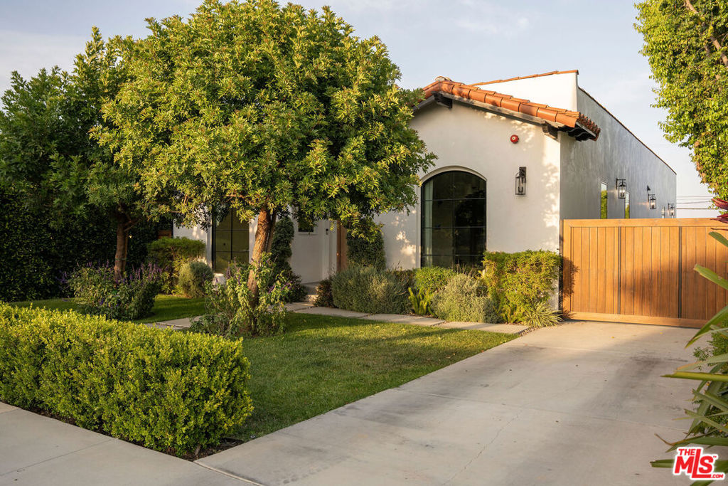 https://media.crmls.org/mediaz/7c4cdbd8-2390-4238-a73d-5b44879dbbe5.jpg?preset=X-Large