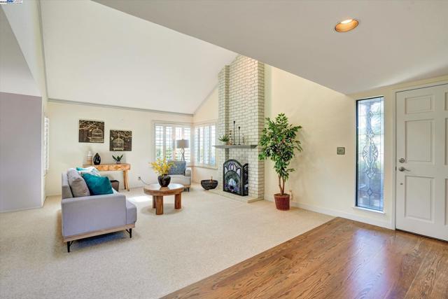 37 Clipper Drive, Alameda CA: https://media.crmls.org/mediaz/7c4ce168-1921-4392-b355-f7b21dccf3e4.jpg