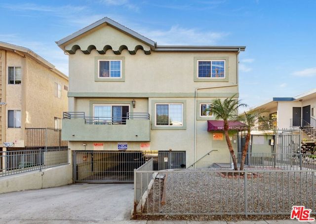 3321 Keystone Avenue, Los Angeles CA: https://media.crmls.org/mediaz/7c4cf6f0-d0a7-4fa7-ae35-af268bcaf8df.jpg