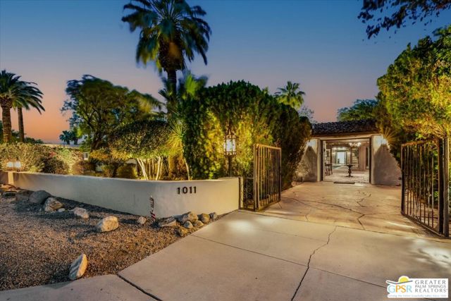 1011 E El Alameda, Palm Springs CA: https://media.crmls.org/mediaz/7c4e3082-64e8-4318-9ca1-691f7a6cdd14.jpg
