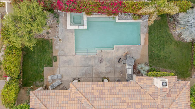64 Laken Lane, Palm Desert CA: https://media.crmls.org/mediaz/7c4e4c1a-25ae-447d-82a4-df43d9e6fee9.jpg